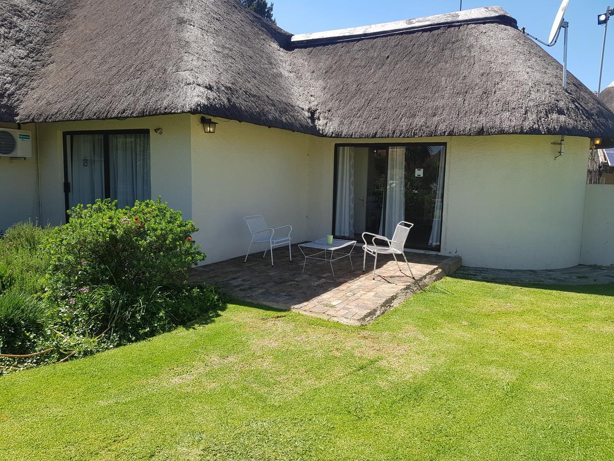 12 On Vaal Drive Guesthouse Vanderbijlpark Exterior foto
