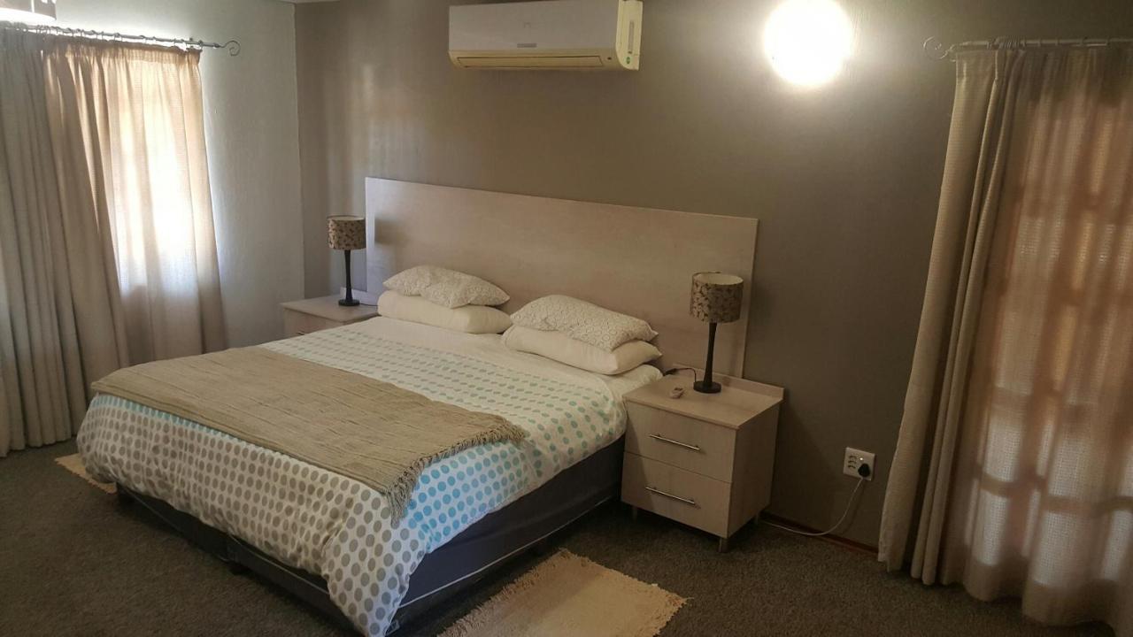 12 On Vaal Drive Guesthouse Vanderbijlpark Exterior foto